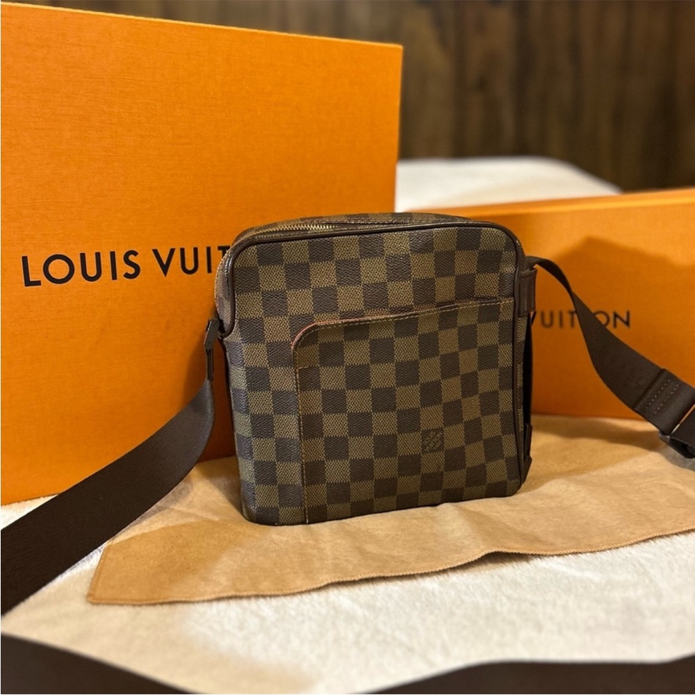 Louis Vuitton Crossbody Bag - Picture 9 of 15